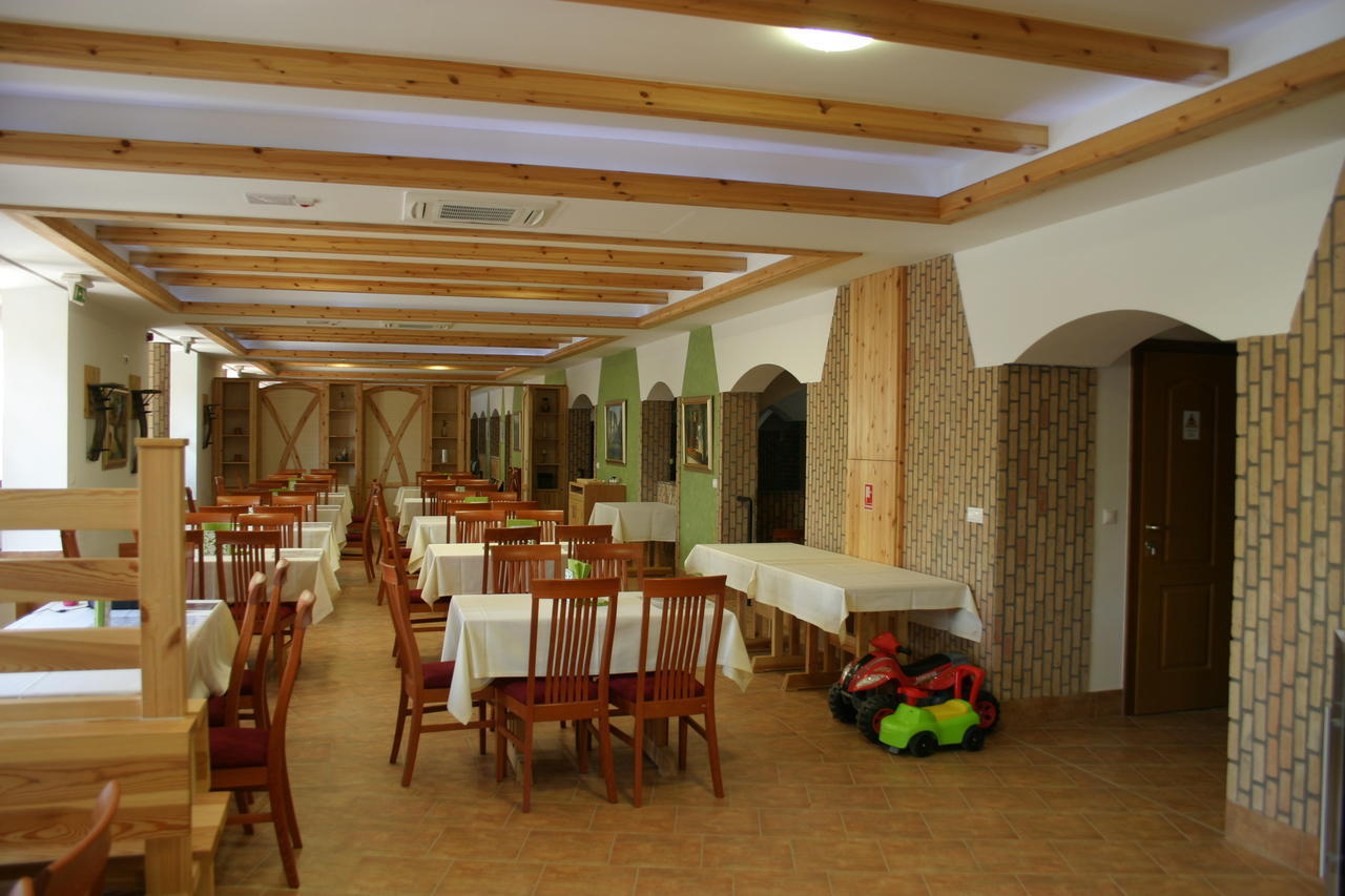 Pincelakat Borház és Szálloda Csaszartoltes Exterior foto