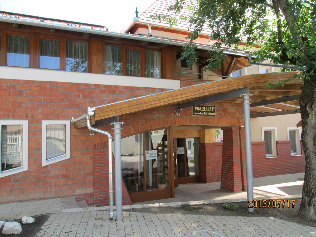 Pincelakat Borház és Szálloda Csaszartoltes Exterior foto