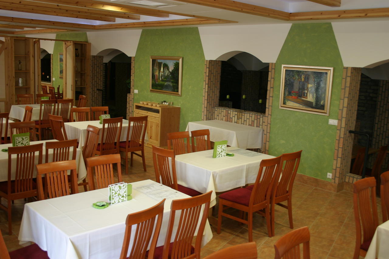 Pincelakat Borház és Szálloda Csaszartoltes Exterior foto