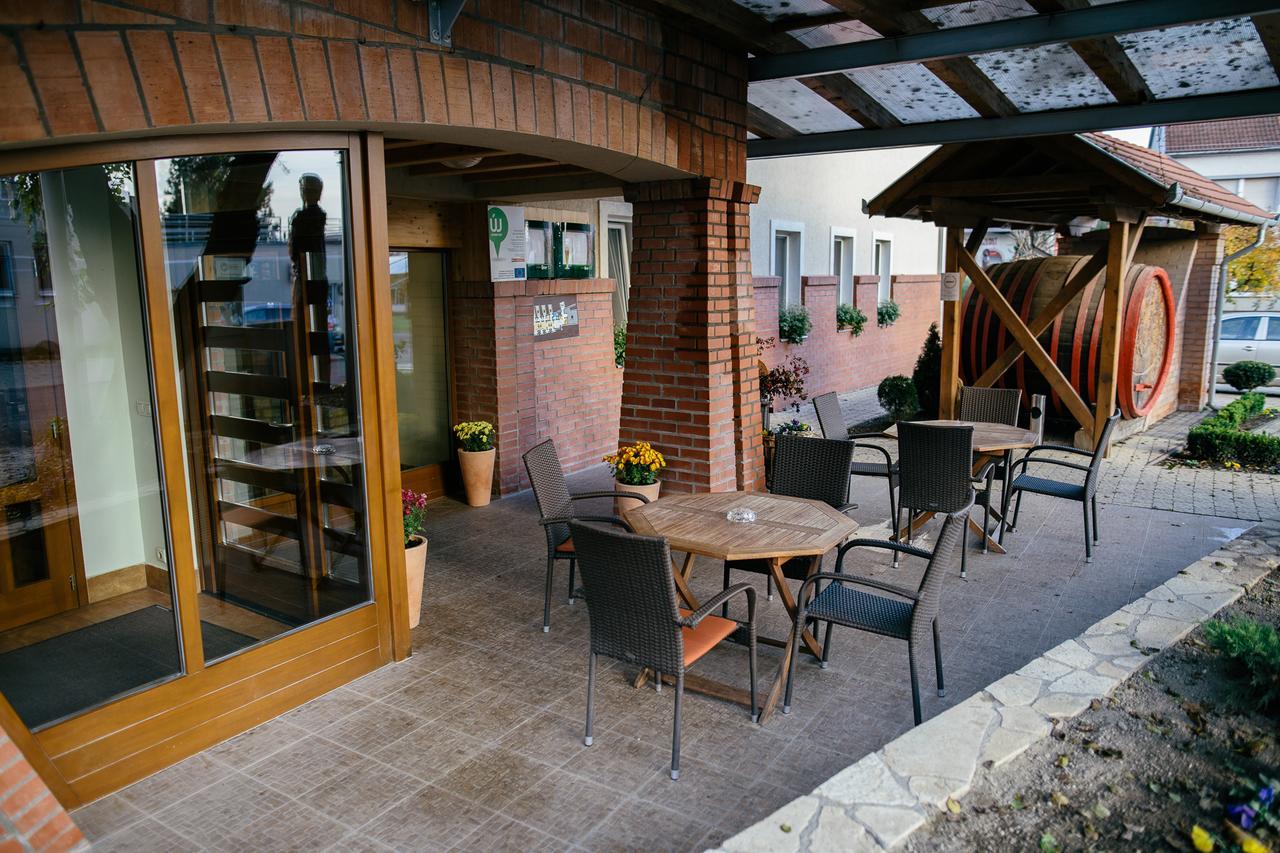 Pincelakat Borház és Szálloda Csaszartoltes Exterior foto